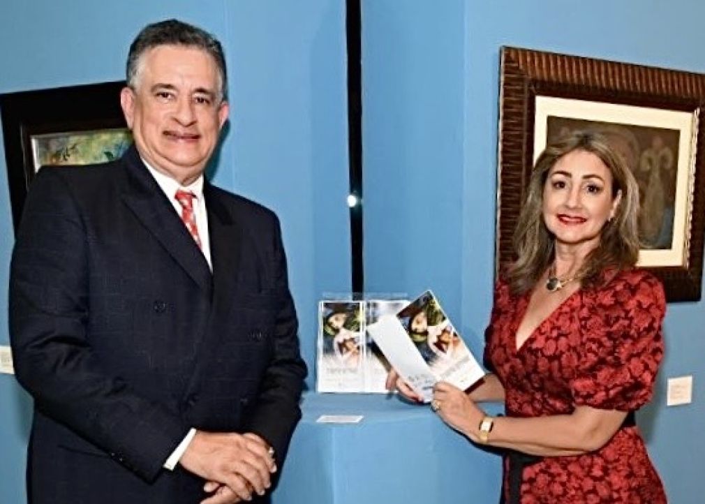 El coleccionista Fernando Báez Guerrero y su esposa Nancy Tavárez de Báez.