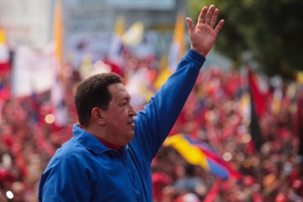 Hugo Chávez triunfa en Venezuela. 