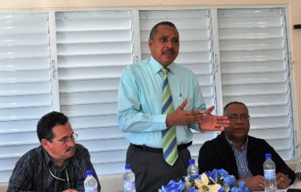 Buscan solución a la crisis de agua en Baní