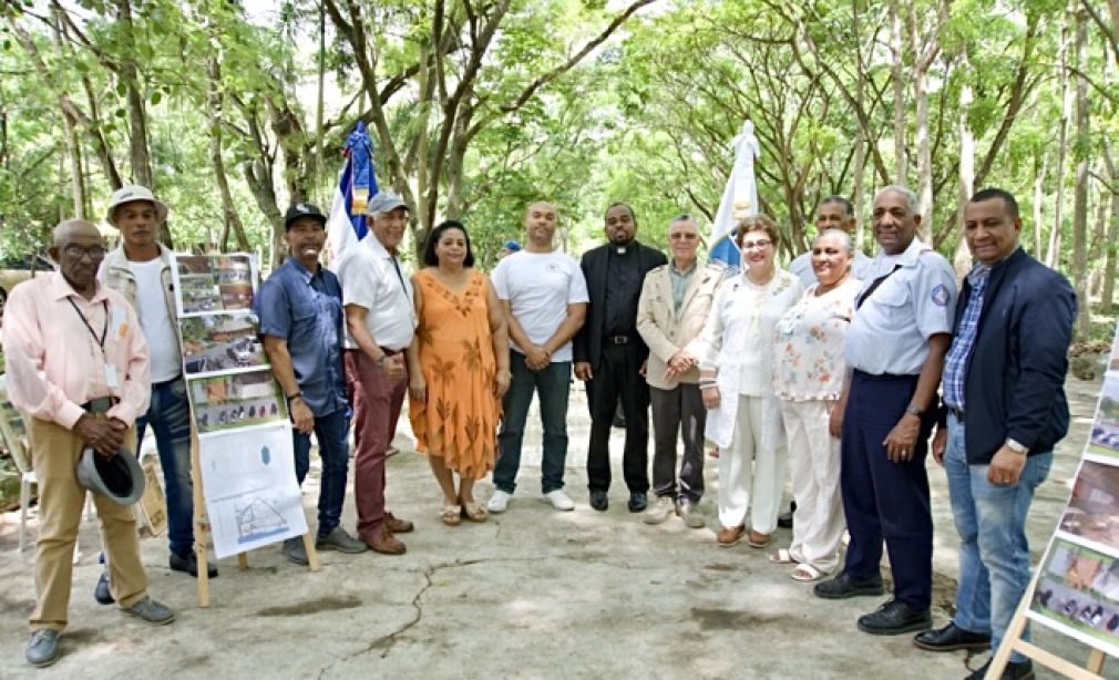 El Parque Manantial Cachón de la Rubia, creado mediante el decreto 207, del 20 de marzo de 2002, es una reserva natural que forma parte de los 16 puntos de la Ruta Turística de Santo Domingo Este.