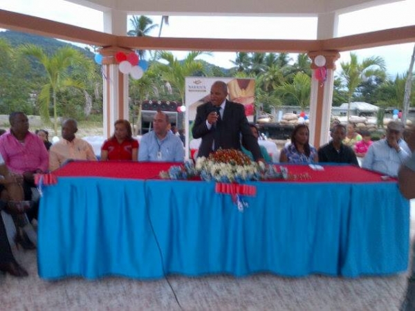 Director Municipal de Caballero Inaugura parque peatonal