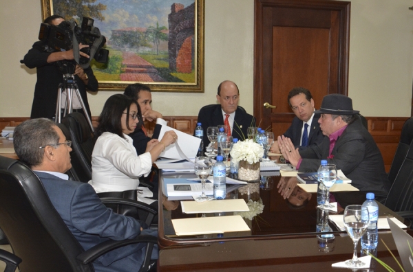 Los miembros de esta comisión bicameral especial del Congreso Nacional, presentara en foros internacionales los avances del plan de regulación de extranjeros en República Dominicana