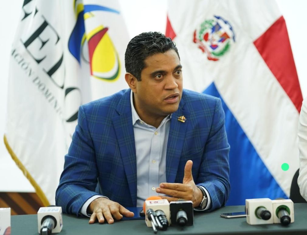 Advierte son violatorios de la Constitución y la ley municipal.