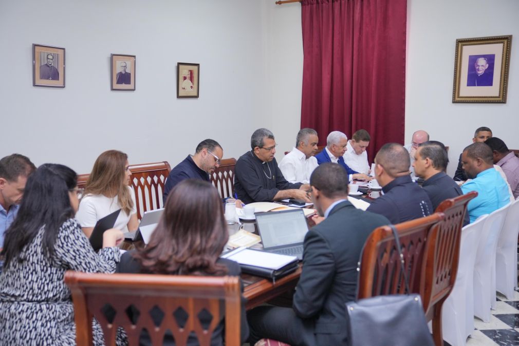 Revisarán normas de reasentamiento para asegurar beneficios a comunidades mineras.