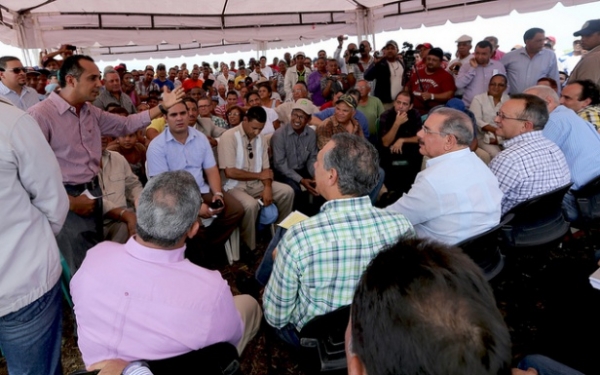 Medina hace promesas a ganaderos de Santiago Rodríguez