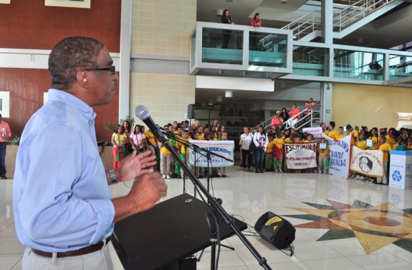 El ministerio de Medio Ambiente recibio a cientos de estudiantes de ls escuelas del país, para iniciar las eco-visitas escolares en las que 429 centros educativos son integrados 