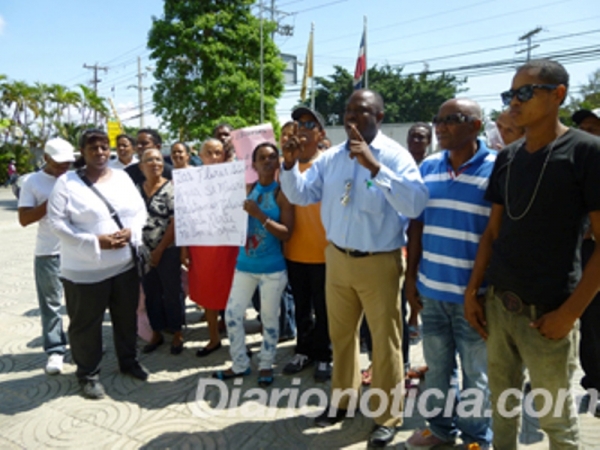 Piquetean oficinas de INAPA en San Pedro de Macorís por falta de agua