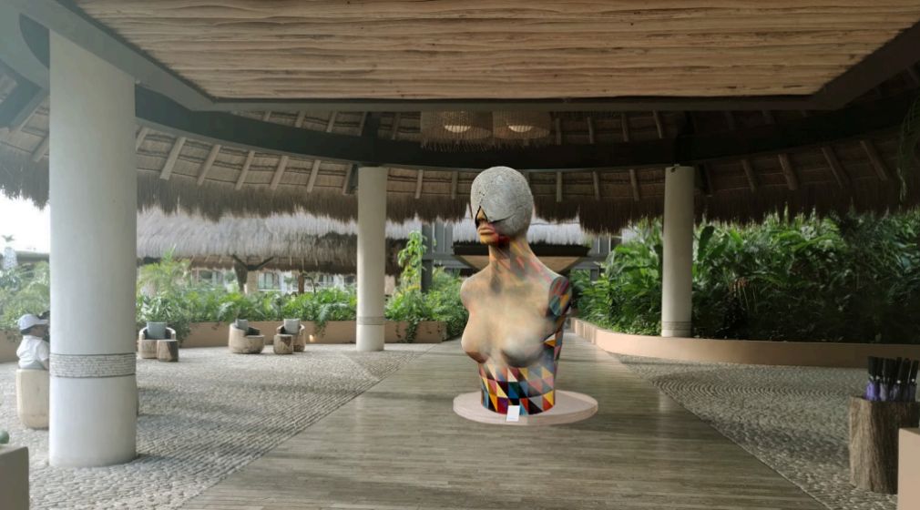 Torsos, la exposición del maestro Arnaldo Coén, que expone en el Hotel Xcaret, de Cancún, en el marco de los XI Premios Platino del Cine Iberoamericano.
