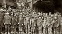 Niños trabajadores de una mina de carbón en Inglaterra.