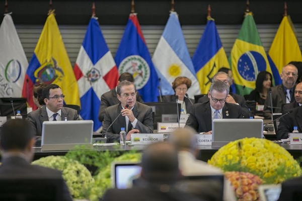 Canciller participa en reunión de ministros de relaciones en la Celac : 