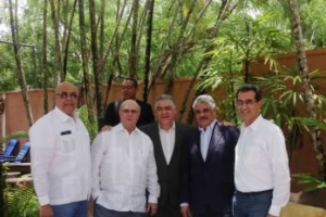 Hipólito Mejía y Miguel Vargas Maldonado en su primer encuentro en la casa de veraneo de Soto Mayor en Lomas Lindas.