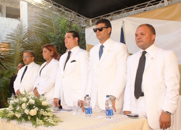 Mesa directiva donde se presentaron las memmorias del Ayuntamiento Santo Domingo Oeste.