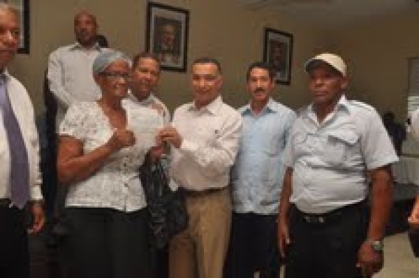 Instituto Agrario Dominicano entrega 7 millones a parceleros