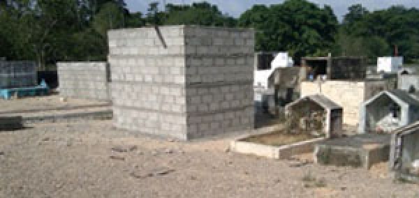 Nuevo nichos en construcción en Comedero Arriba.
