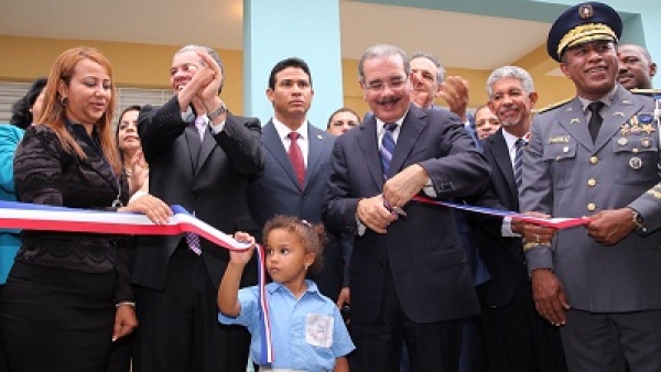 Medina inaugura seis escuelas en Santo Domingo Este