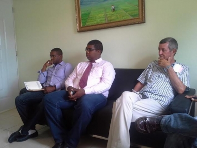 Alcalde Salud Publica y federacion de juntas de vecinos preparan plan de prevención de la Chinkungunya  Vilaa Altagracia