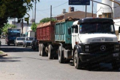 Precupa a municipes de Quisqueya el tránsito de camiones: 