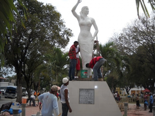 Suspenden acto de inauguración de la escultura de Casandra Damirón 