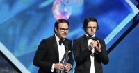 José Ramón Alamá junto a Frank Perozo recibiendo el Premio Soberano de Acroarte por la comedia Colao.
