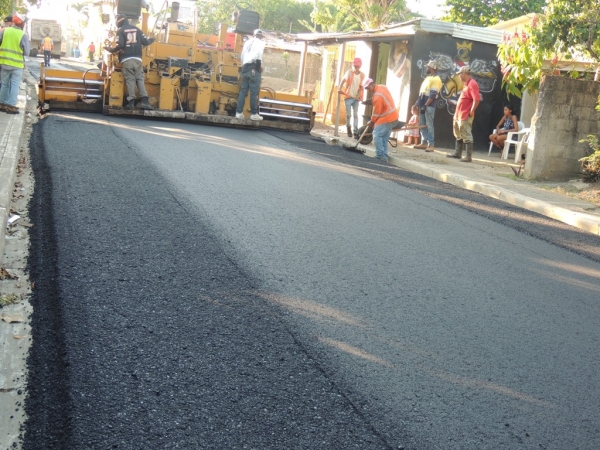 Gobierno da inicio asfaltado en el municipio de Cotuí:  