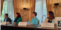Carmen Imbert Brugal, Aralis Rodríguez y Ángela Hernández, durante el panel "Ficción y realidad: El espejo de la narrativa dominicana contemporánea", moderado por el escritor Daniel Tejada, de ACUDEBI. Foto suministrada por la Embajada Dominicana en España.