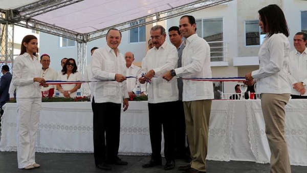 Presidente Danilo Medina inaugura tres obras en Punta Cana : 