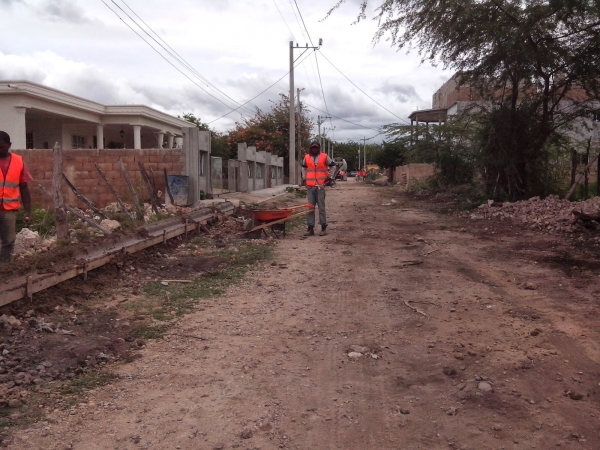 Reinicia trabajos de concreto de los barrios Pedernales