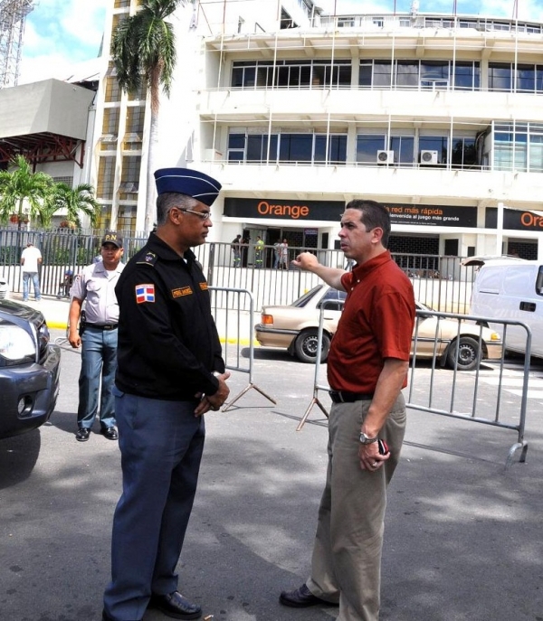 General Pérez Sánchez y Diego Pesqueira frente al Quisqueya.