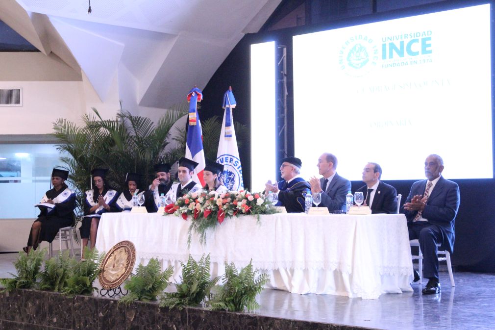 Durante la ceremonia los graduandos fueron exhortados a proseguir su formación ante los retos tecnológicos actuales. Además, fue reconocido el ministro de Educación Superior, Ciencia y Tecnología, Franklin García Fermín, por sus aportes a la formación docente.