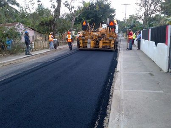 Reinician trabajo de construcción carretera en municipio Comedero Caballero