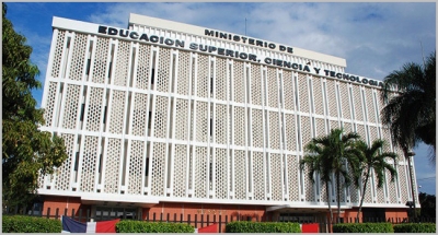 Becados por MESCyT denuncian les niegan renovación de permiso temporal