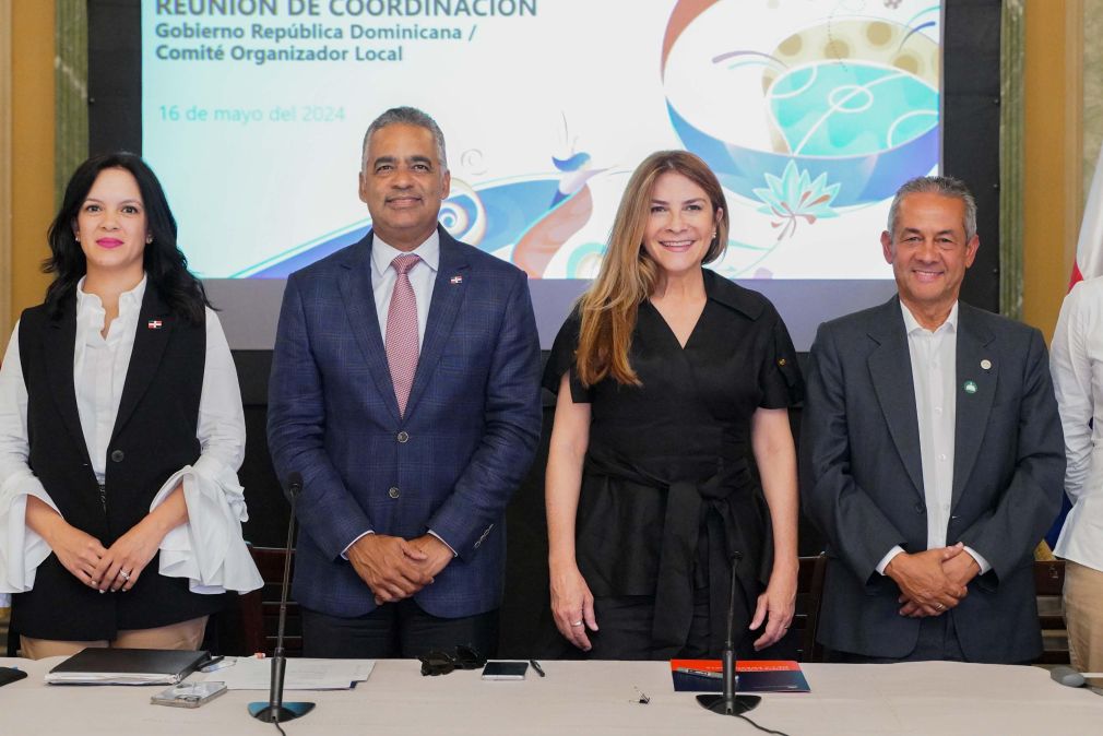 La alcaldesa del Distrito Nacional, Carolina Mejía, firmó el acuerdo con la Federación Dominicana de Fútbol (Fedofutbol) y la Federación Internacional de Fútbol Asociado (FIFA).