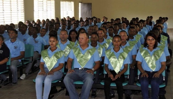 Gradúan en Baní 21 promotores deportivos