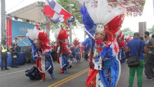 Ministerio de Cultura anuncia preparativos desfile nacional del carnaval dominicano 2016: 
