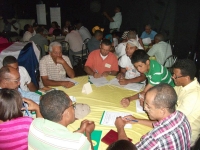 Cooperativistas trabajando en el taller ssobre gobernabiliad de las cooperativas.