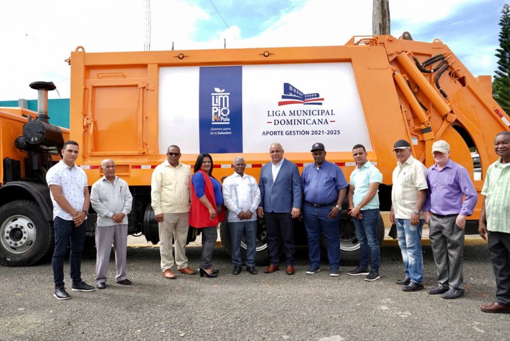 Con la entrega de la maquinaria suman más de 170 los entregados por la LMD a los gobiernos locales.