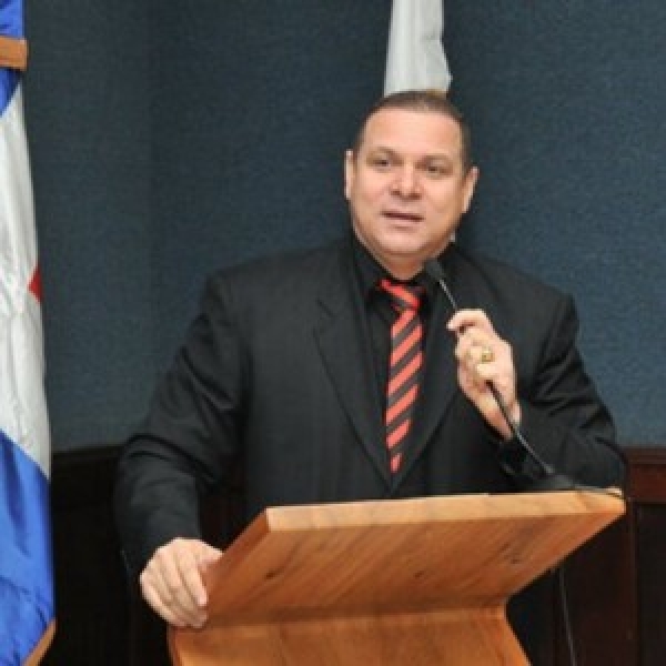 Alcalde municipal de La Vega anuncia reducción de gasto en ayuntamiento