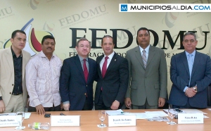 Guarocuya Félix, en su visita al Consejo Directivo de la Federación Dominicana de Municipios, FEDOMU.