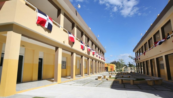 Presidente Median llega hoy a Maimón a entregar escuela