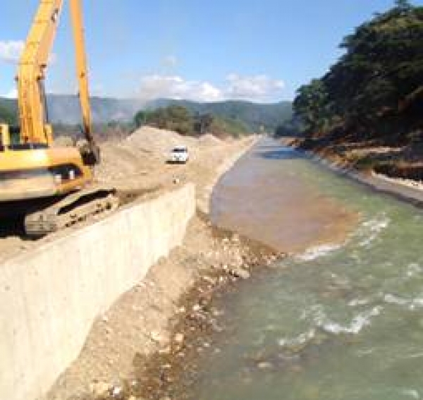 INDRHI rehabilita canal de riego Hernán Cortez en Azua