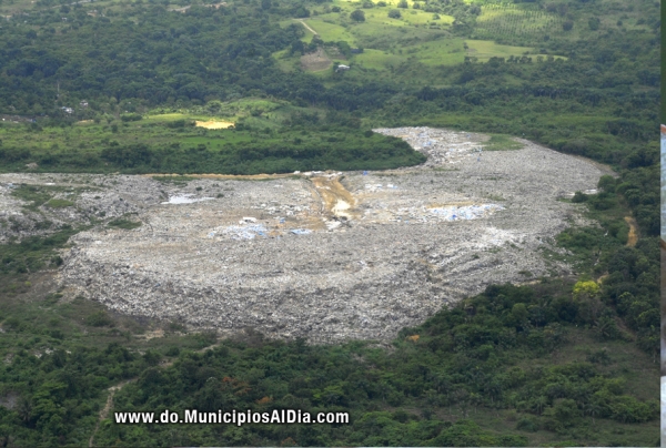 Vista aérea del vertedero Duquesa ubicado en el municipio Santo Domingo Oeste.