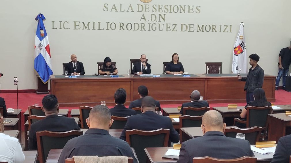 Se dispuso que la bandera nacional y la municipal sean colocadas a media asta los días 16, 17 y 18 de julio.