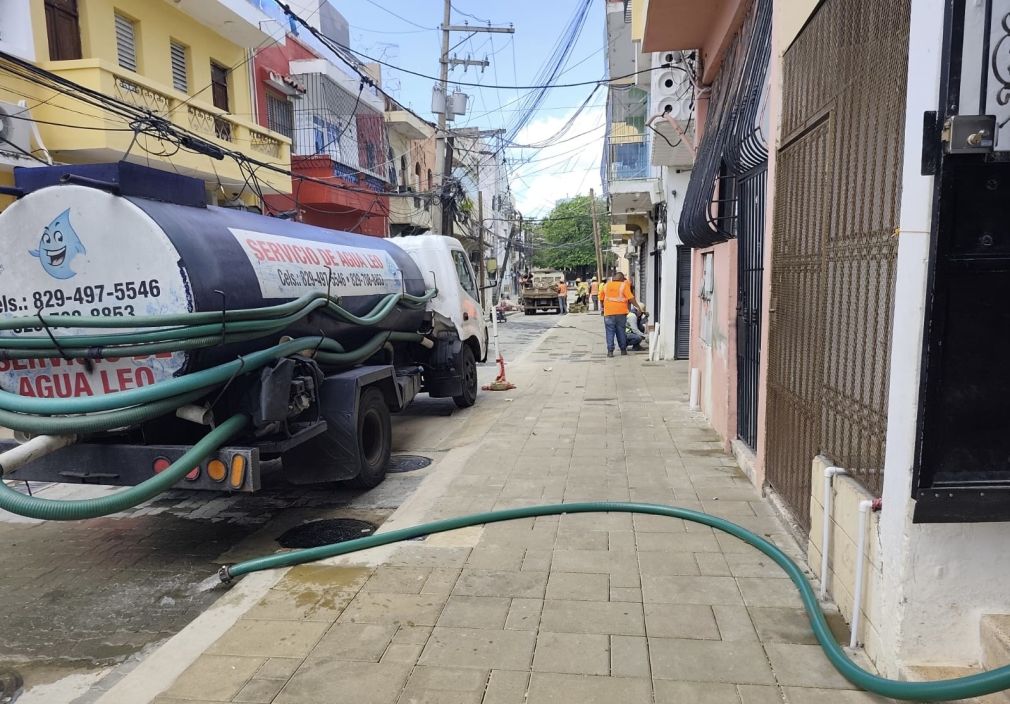 Manifestaron que los ingresos que obtienen de sus actividades comerciales los deben utilizar para comprar camiones de agua.