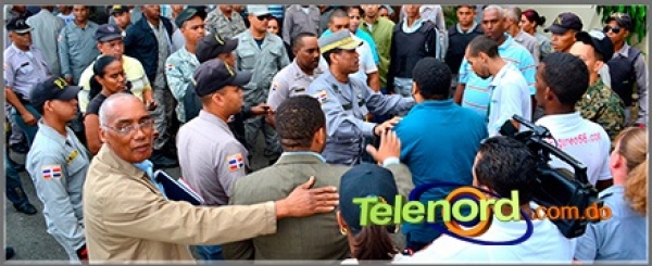 Policías sacan a la fuerza reo del Palacio de Justicia de SFM