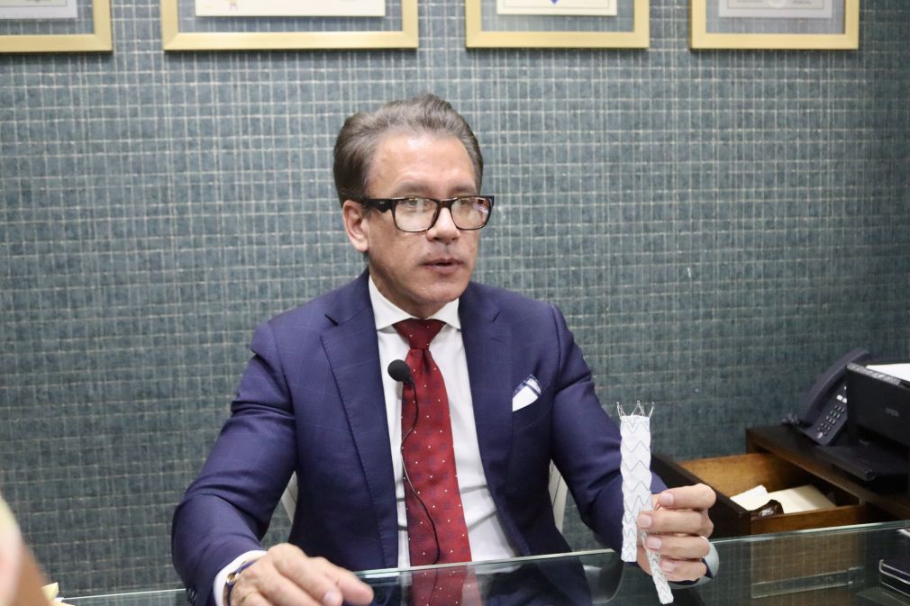 El médico Andrés Marín indicó que la intervención salvará la vida de cientos de pacientes con problemas renales.