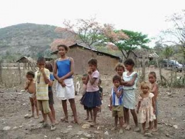 Niñas y niños en condiciones de indigencia conviven sin esperanza en El Naranjo.