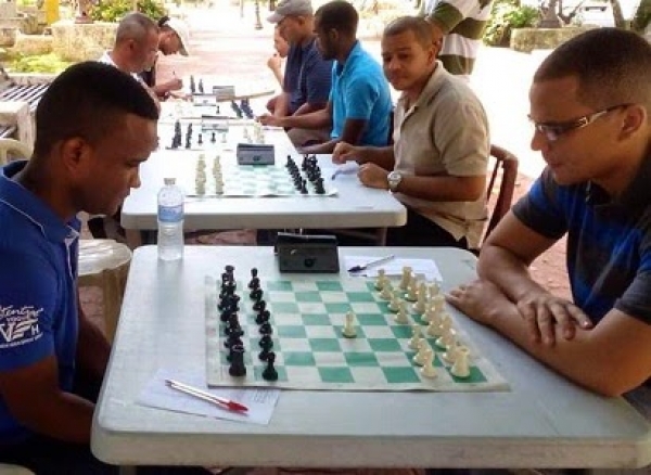 Torneo de ajedrez, Hato Mayor y La Romana pican delante