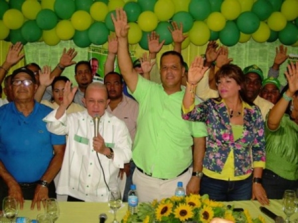 Amable Aristy juramenta integrantes de directorios provinciales y municipales: 