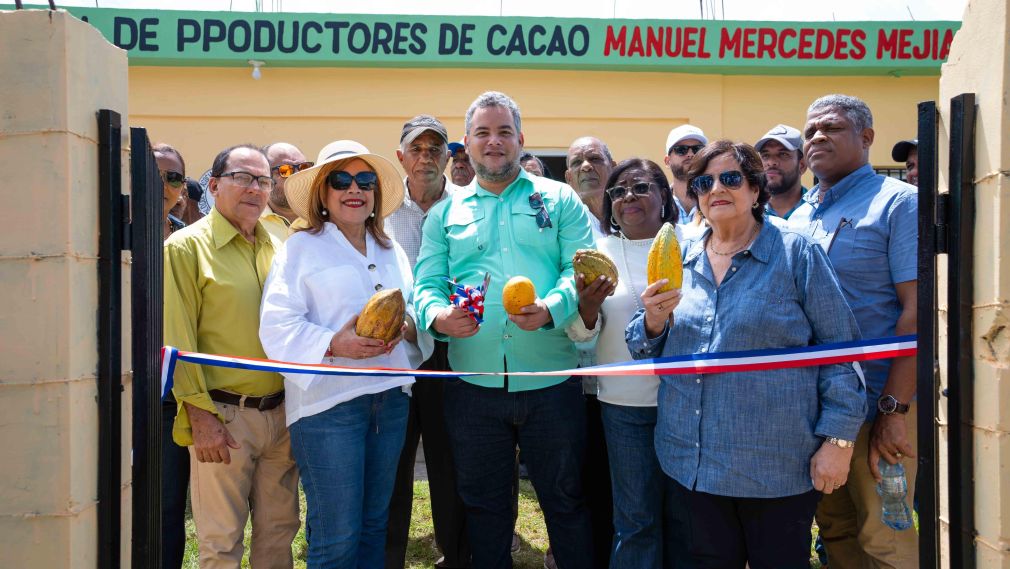 Este plan busca fortalecer la producción y el manejo poscosecha del cacao en la región Este, con el objetivo de impactar positivamente la economía local y nacional.