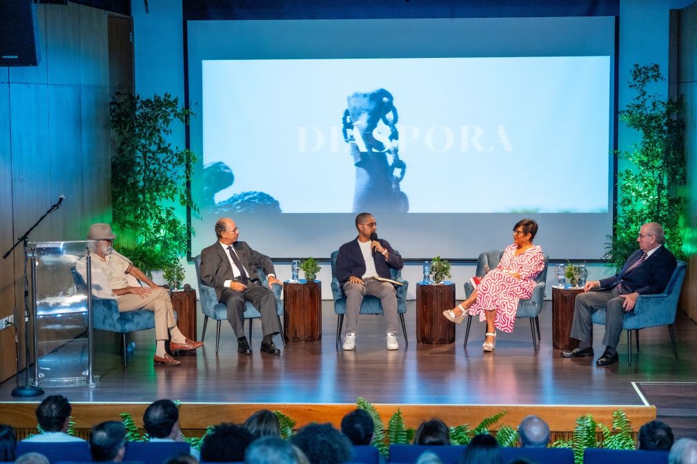 El panel sobre el libro Diáspora, que tuvo como ponentes a Orlando Minicucci, Manuel García Arévalo, Minerva del Risco y José Alcántara Almánzar, fue moderado por el autor Héctr Manuel Valdez.